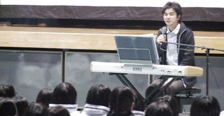 上峰中学校にて