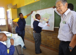 南アフリカで教育支援を続ける蓮沼さん。